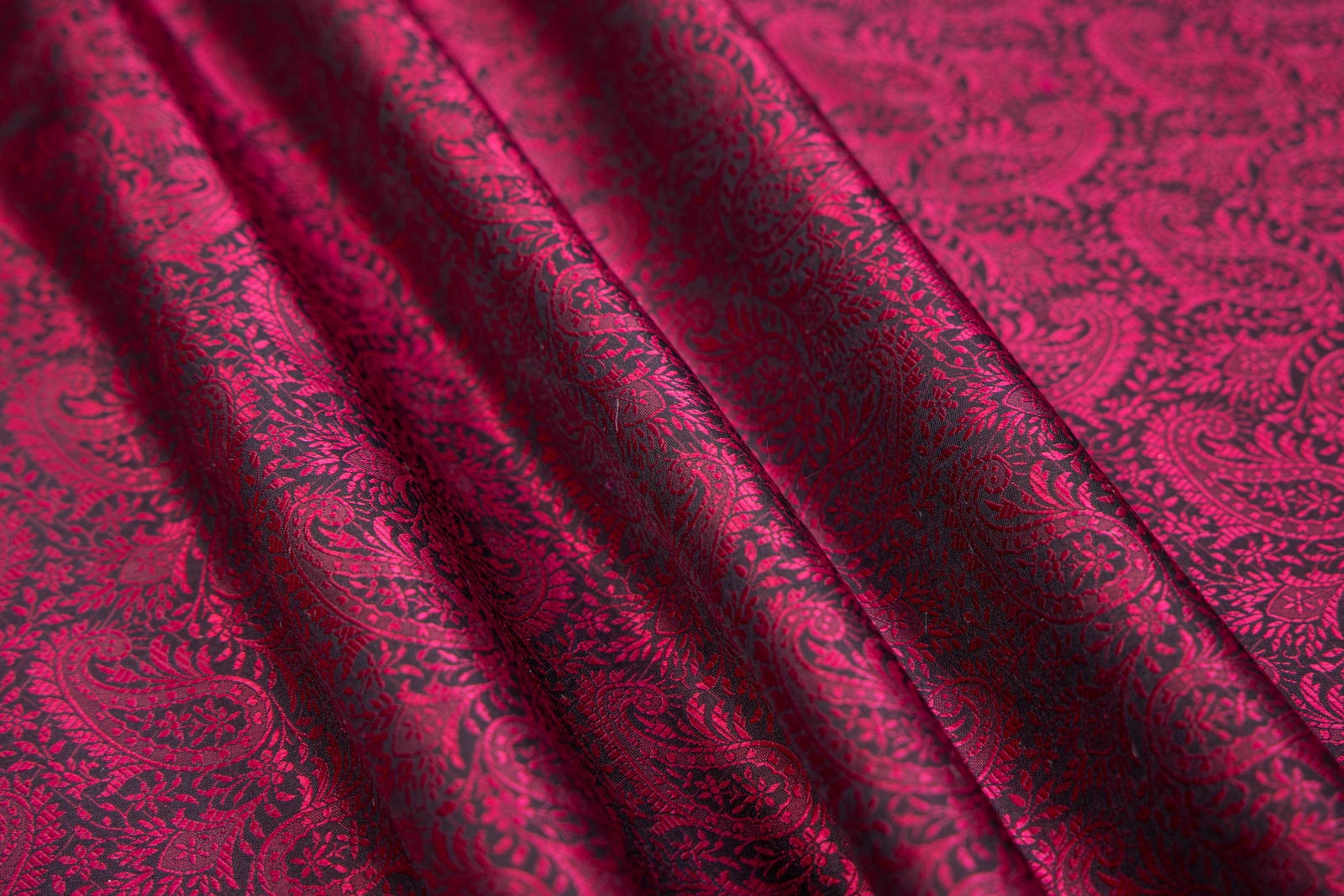 Black Pink Handwoven Banarasi Tanchoi Silk Fabric