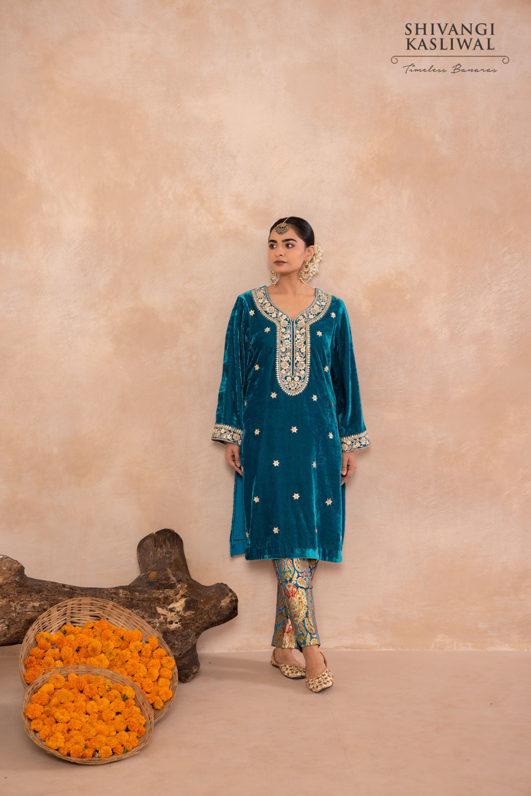 Blue Velvet Kurta With Kinkhab Pant