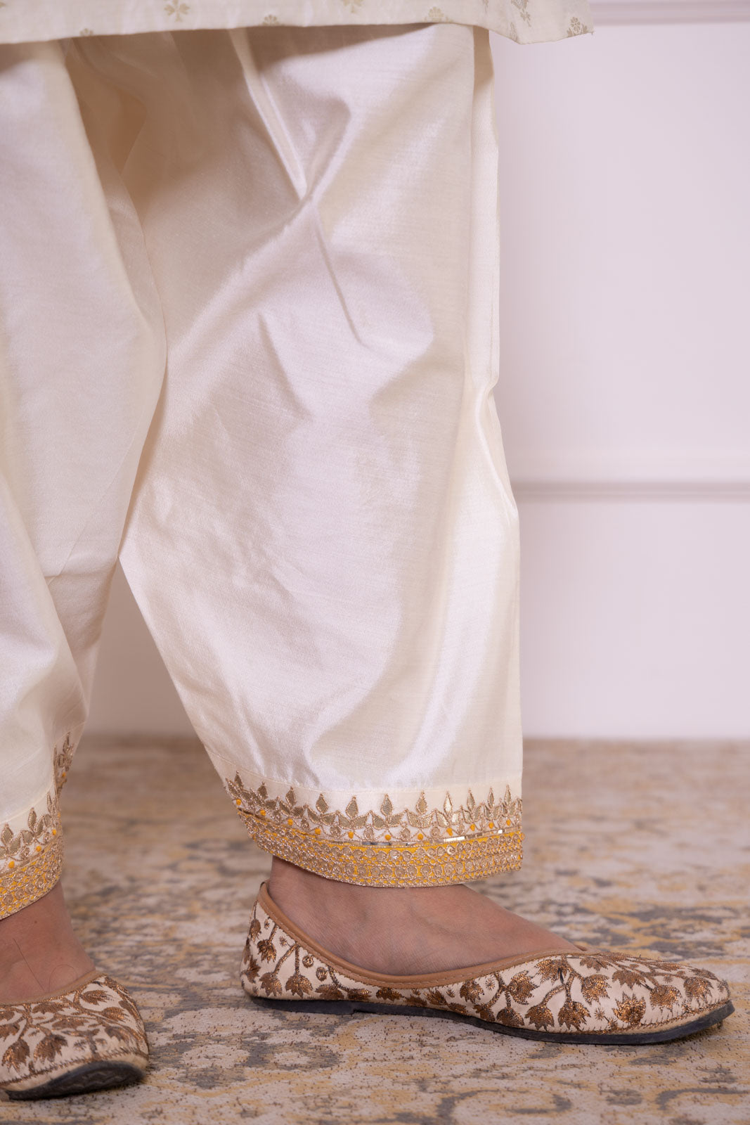 Off-White Banarasi Chiniya Silk Kurta Set